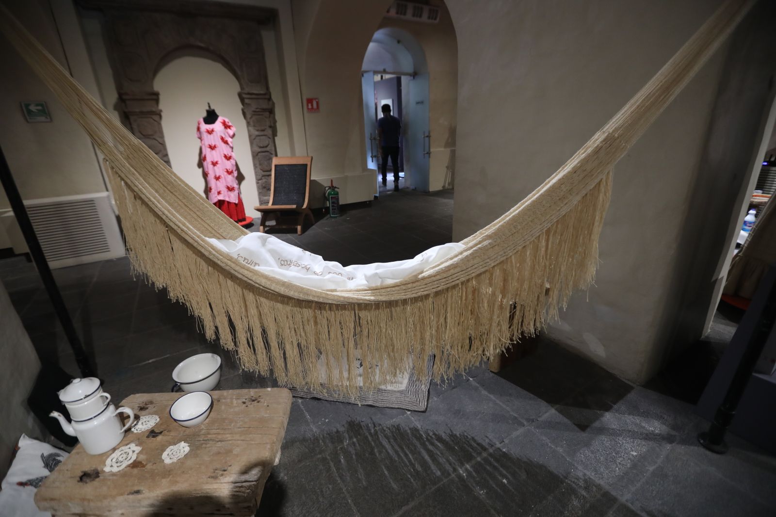 "Una larga hebra", vida y obra de una bordadora mexicana del textil yucateco