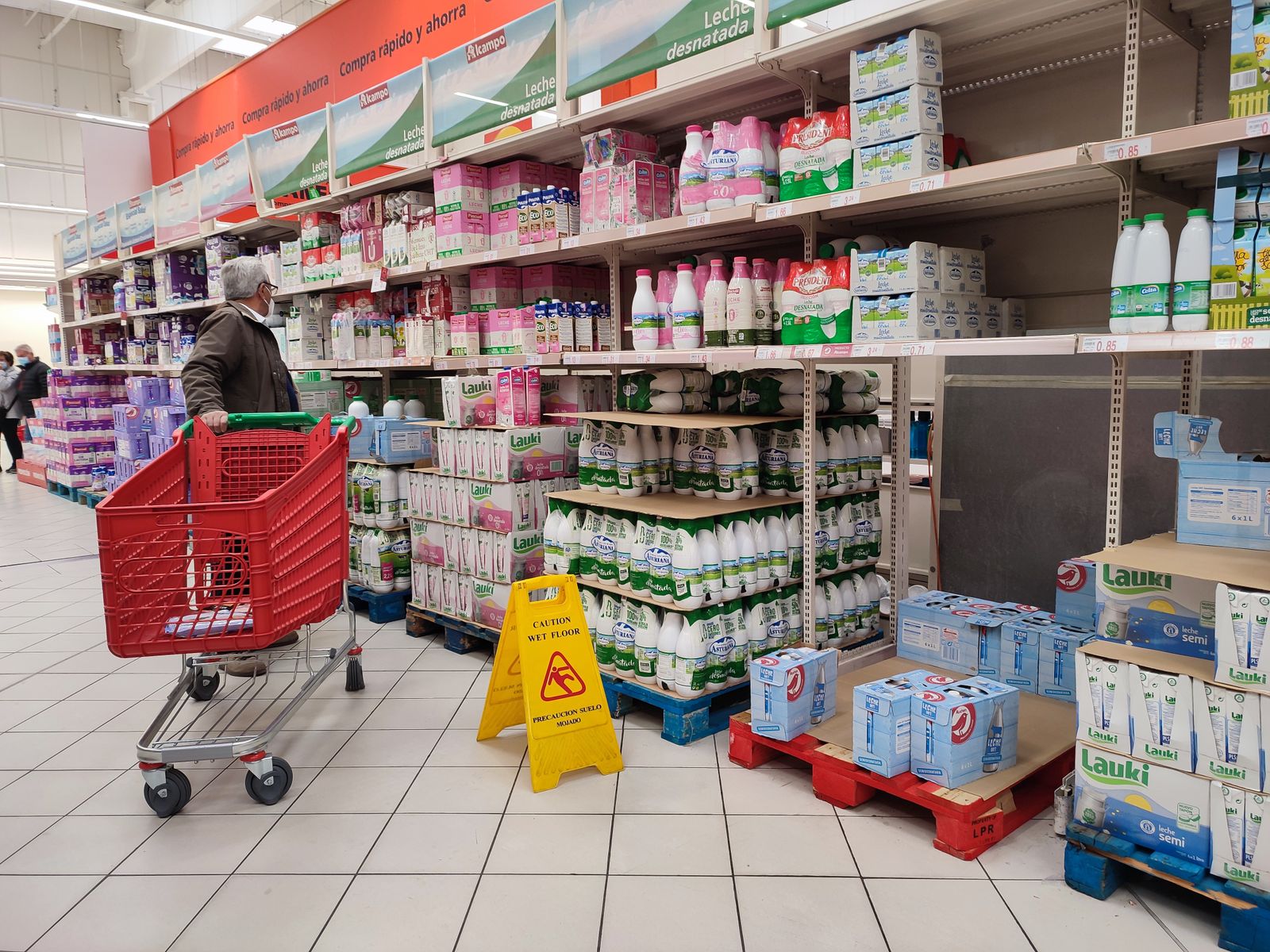 Empeora la situación en la industria láctea con su venta al exterior bloqueada