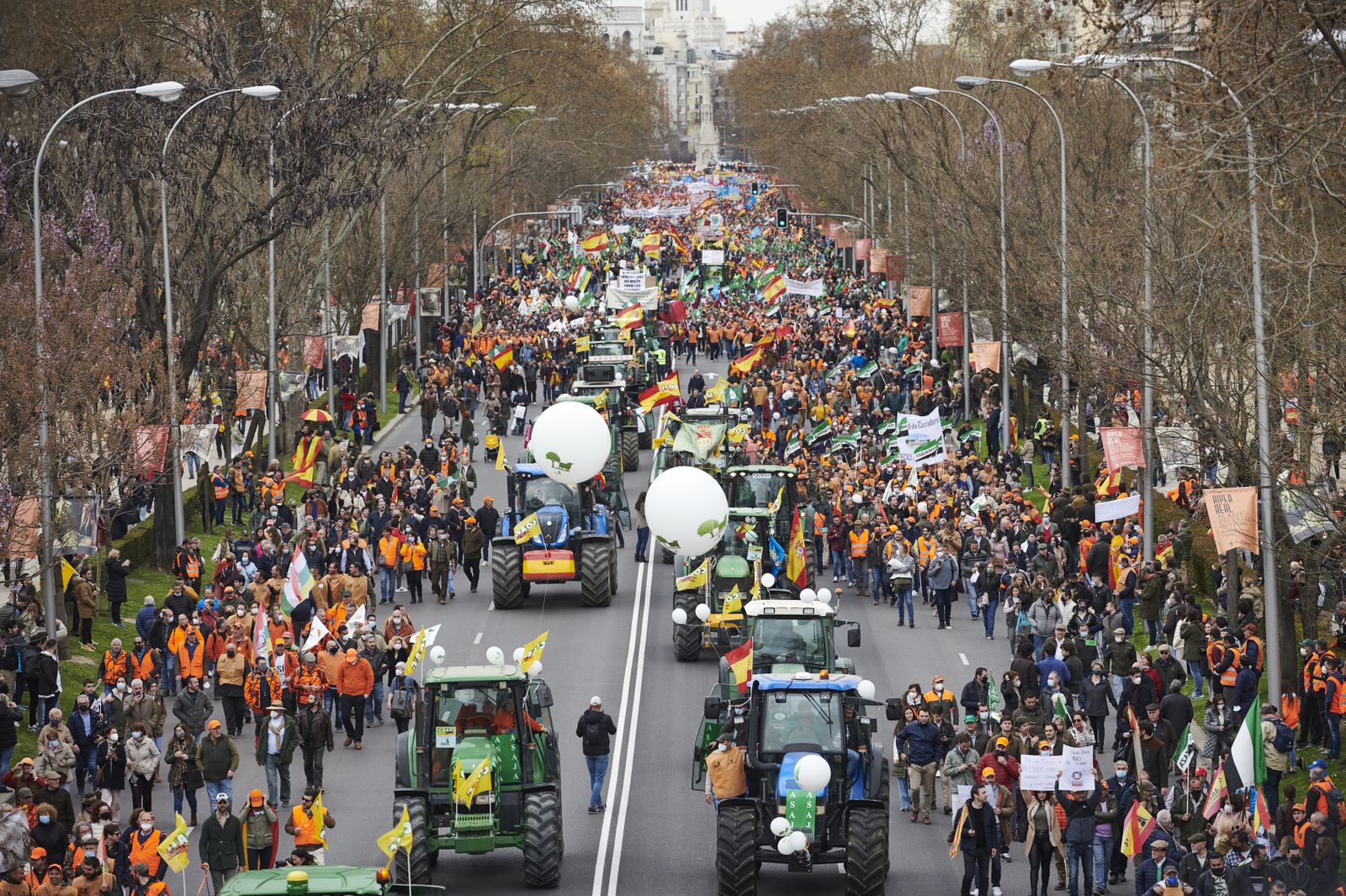Entre 100.000 y 400.000 personas piden en Madrid ayuda urgente para el campo