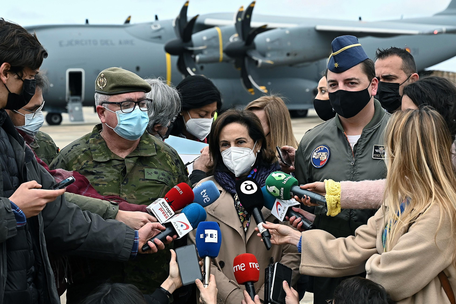 Defensa enviará "material ofensivo" y una ambulancia blindada a Ucrania