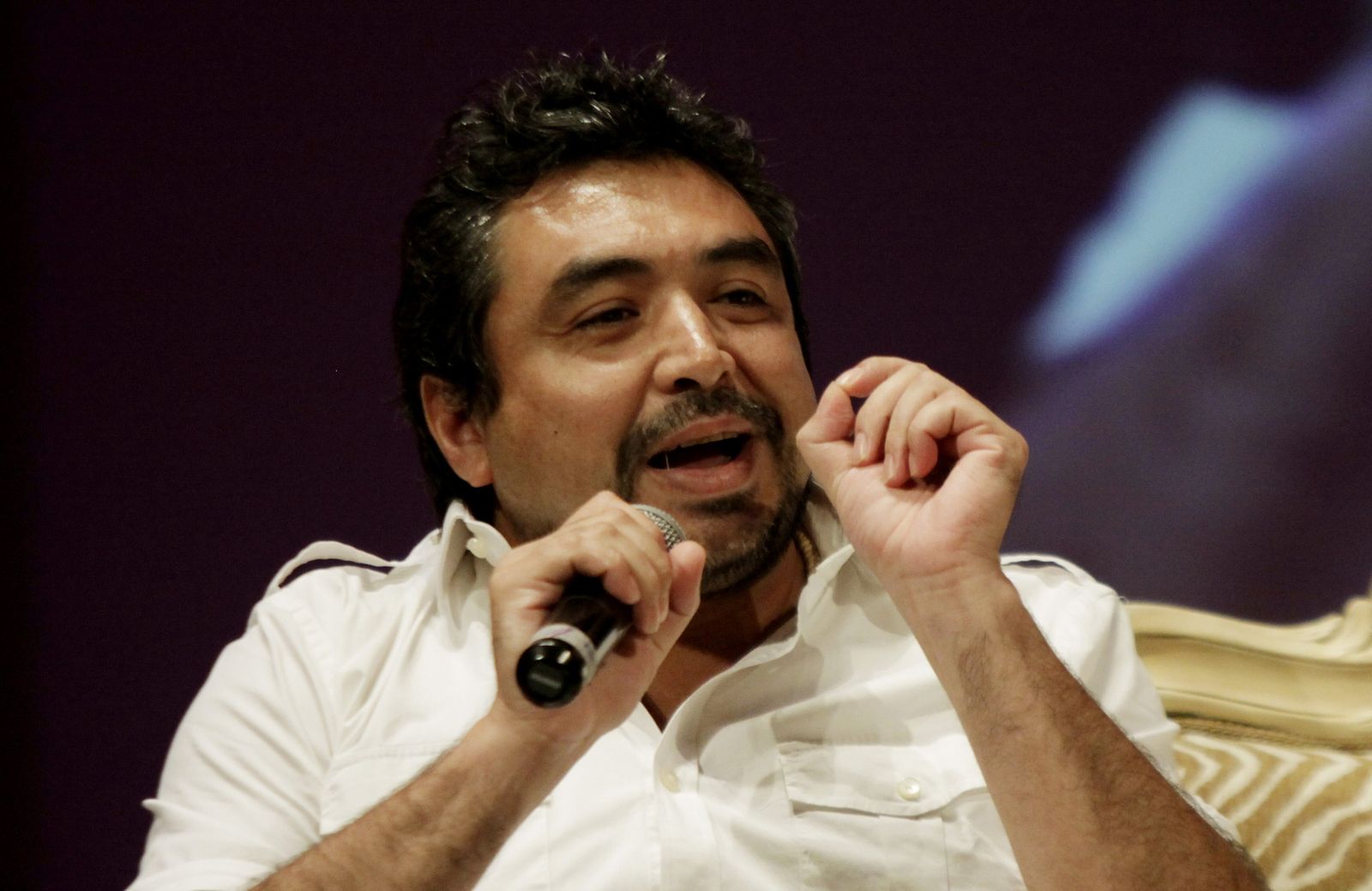 Cristián Alarcón: Chile es el laboratorio de la democracia que debe renovarse