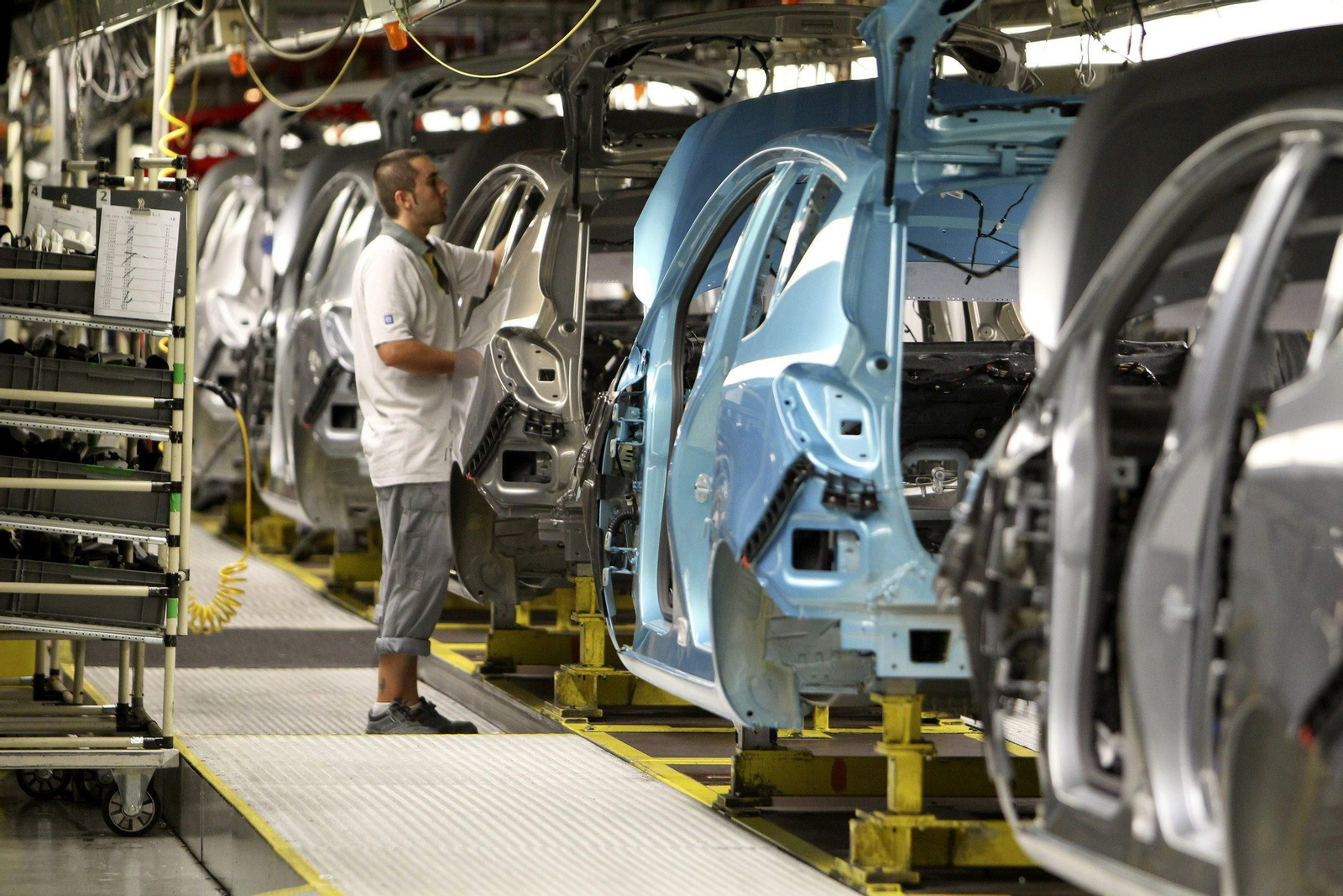 La economía española creció el 5,1 % en 2021, una décima más de lo adelantado