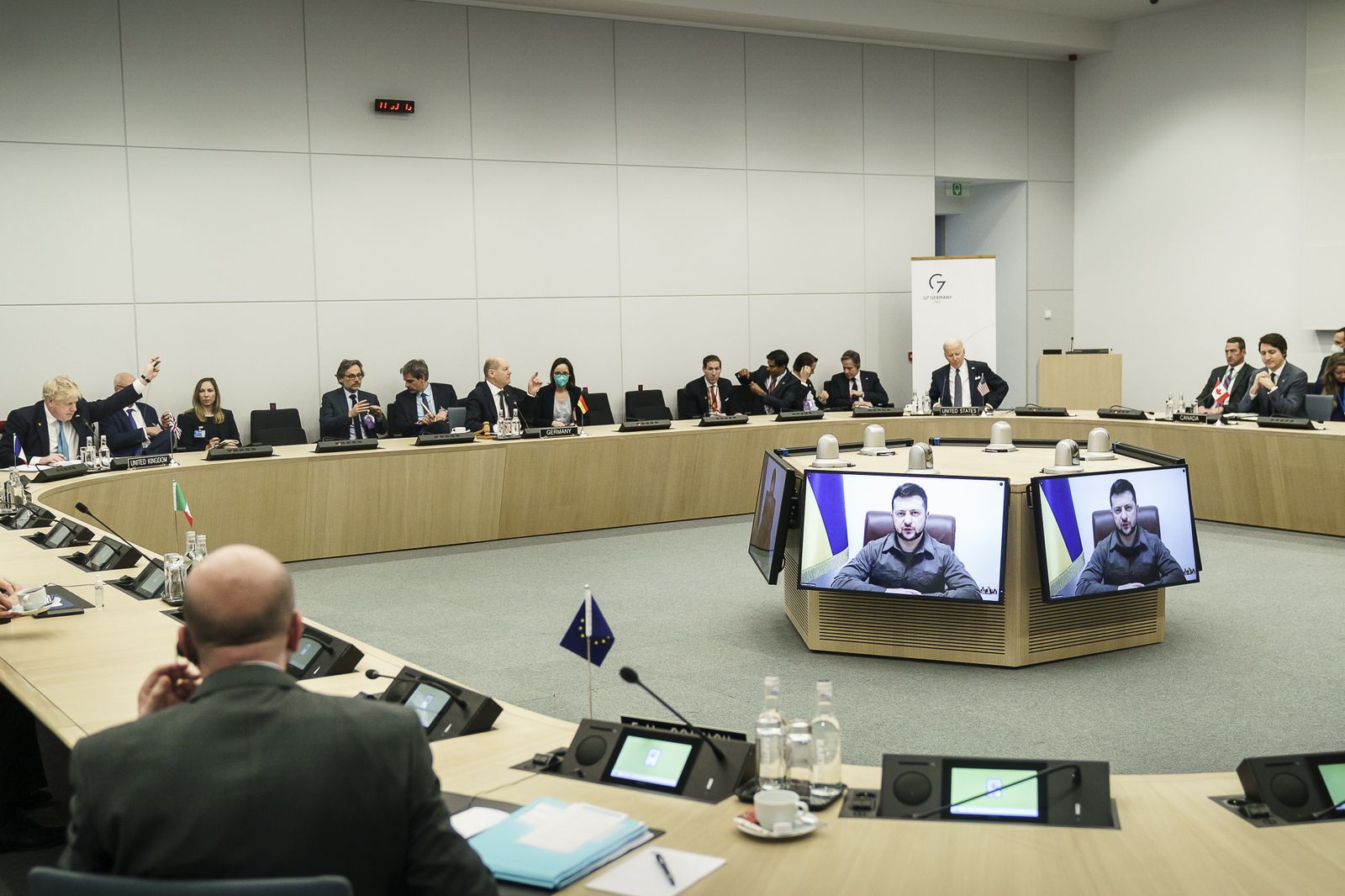 Día 30 de invasión: Zelenski le dice a UE que actuó tarde; Biden visita Polonia