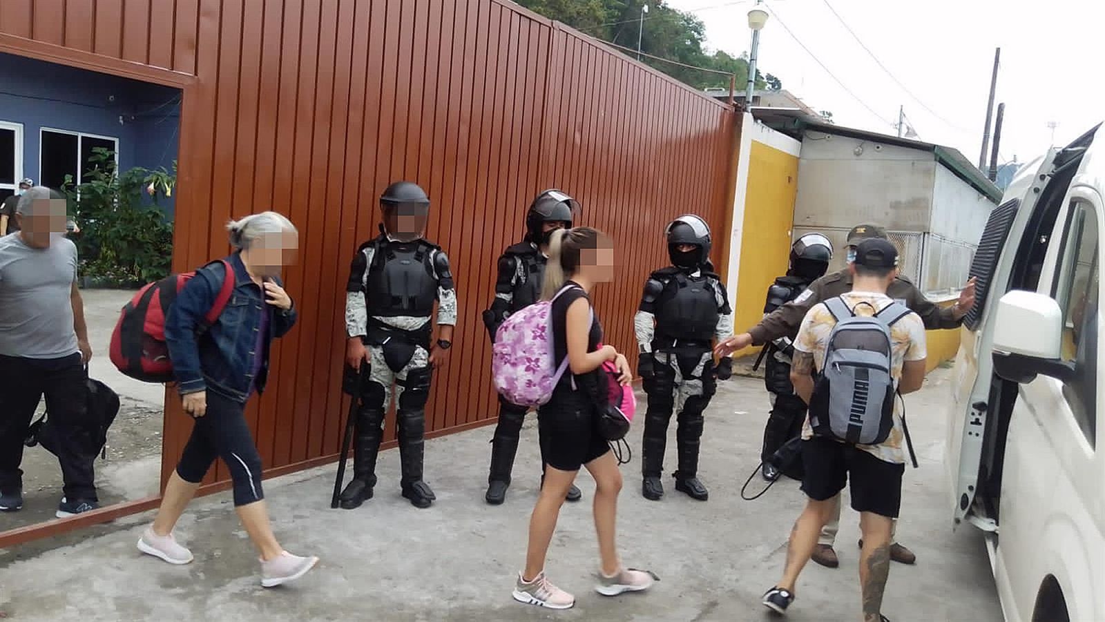 Agentes hallan a 150 migrantes en hotel cercano a frontera México-Guatemala