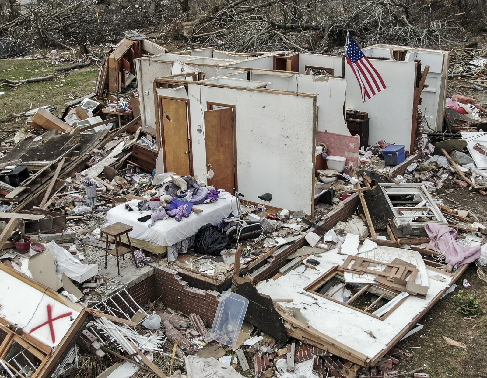Muere una persona por tornados que amenazan a varios estados de EE.UU.